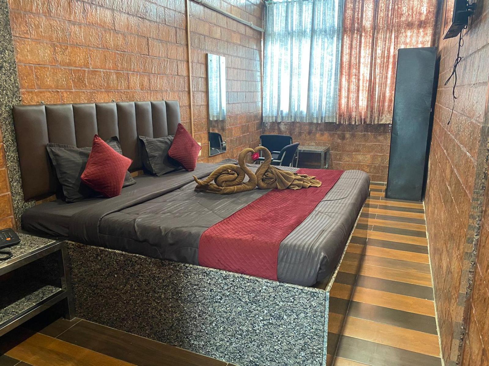 Shri Shiv Villa Resort By Bd Hospitality 萨三吉尔 外观 照片