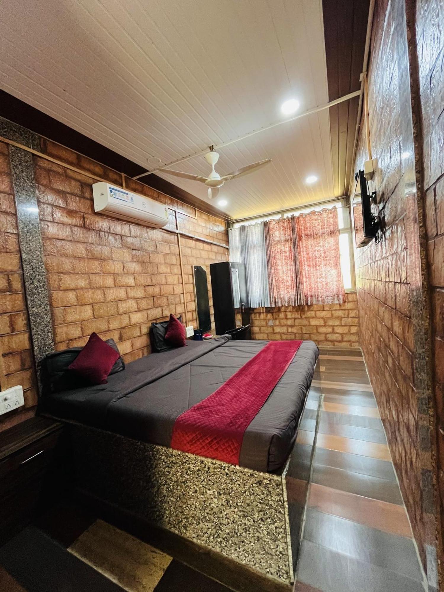 Shri Shiv Villa Resort By Bd Hospitality 萨三吉尔 外观 照片